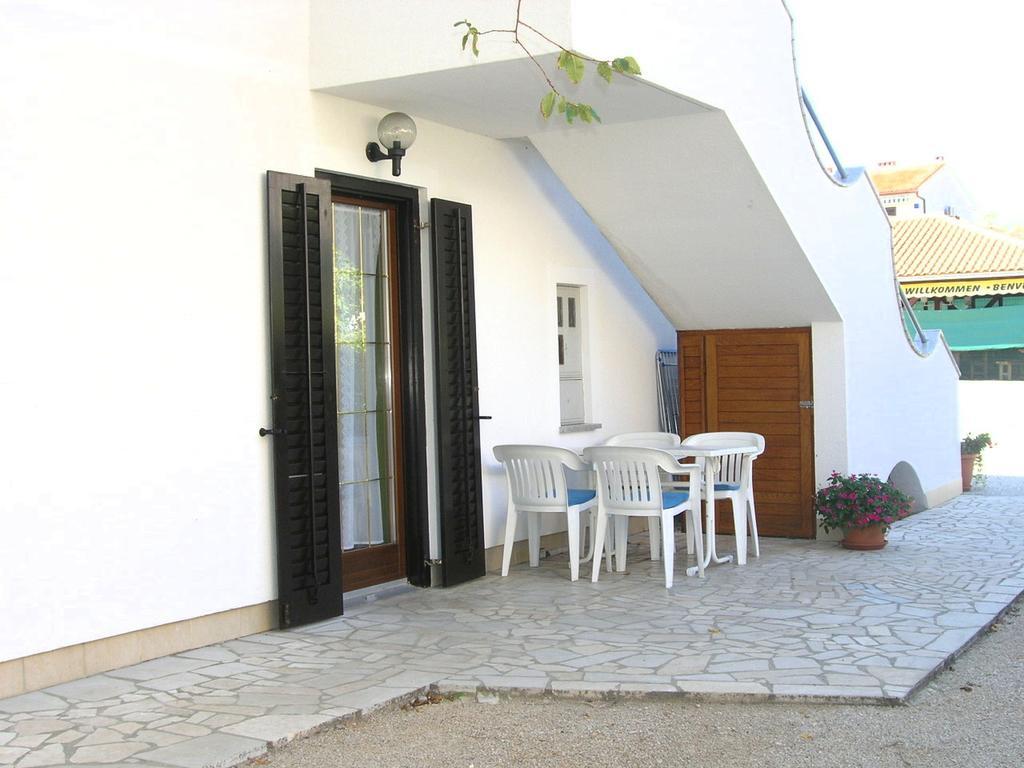 Apartmani Dolencic Krk Town Exterior foto