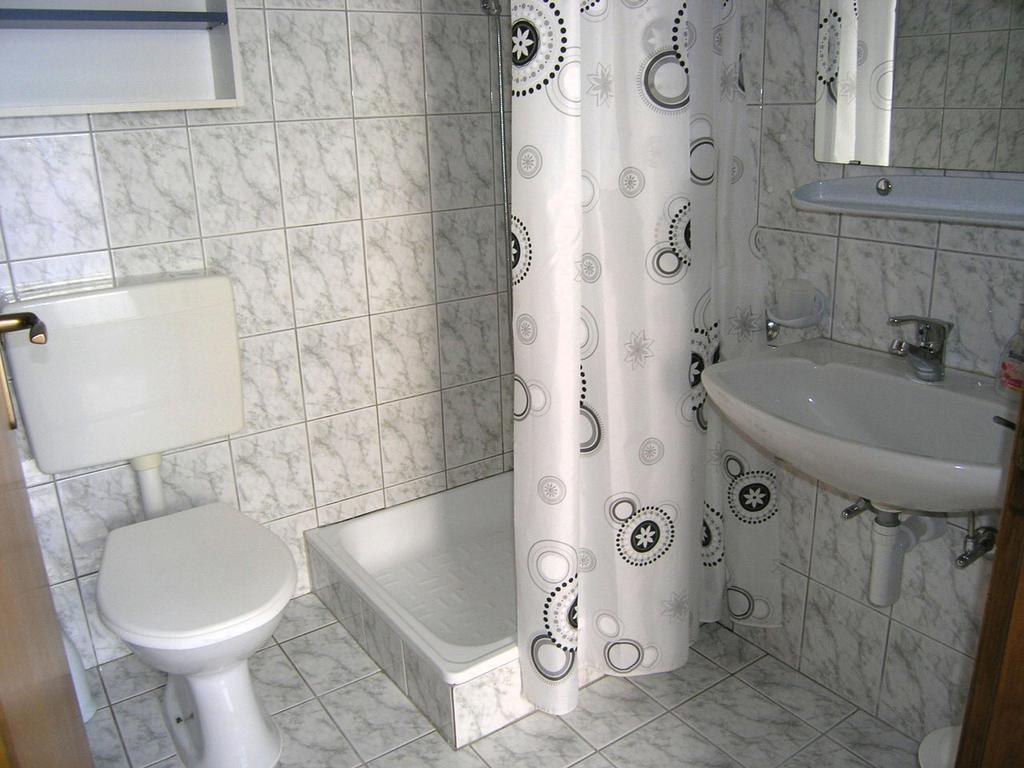 Apartmani Dolencic Krk Town Exterior foto