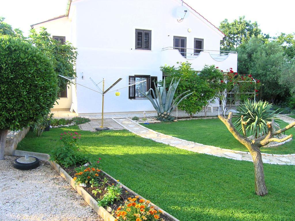 Apartmani Dolencic Krk Town Exterior foto