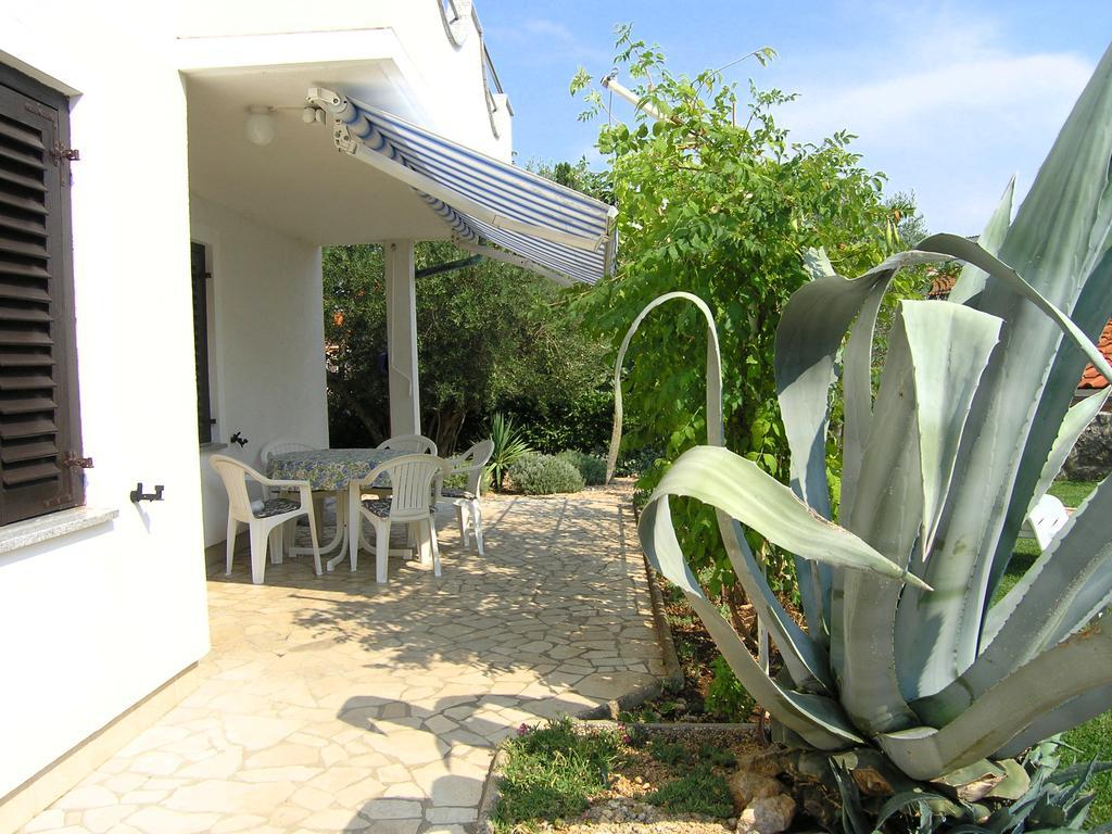 Apartmani Dolencic Krk Town Exterior foto