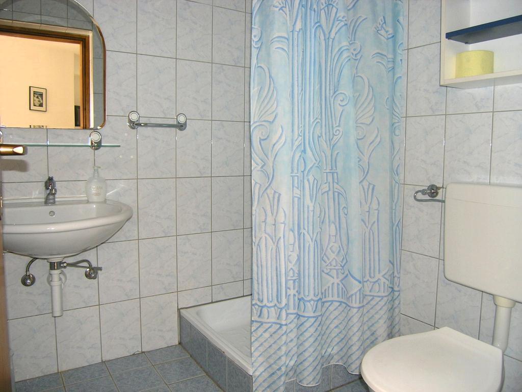 Apartmani Dolencic Krk Town Exterior foto