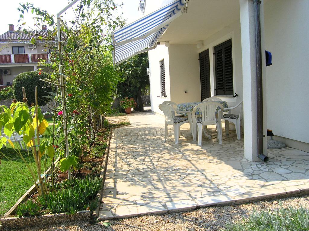 Apartmani Dolencic Krk Town Exterior foto