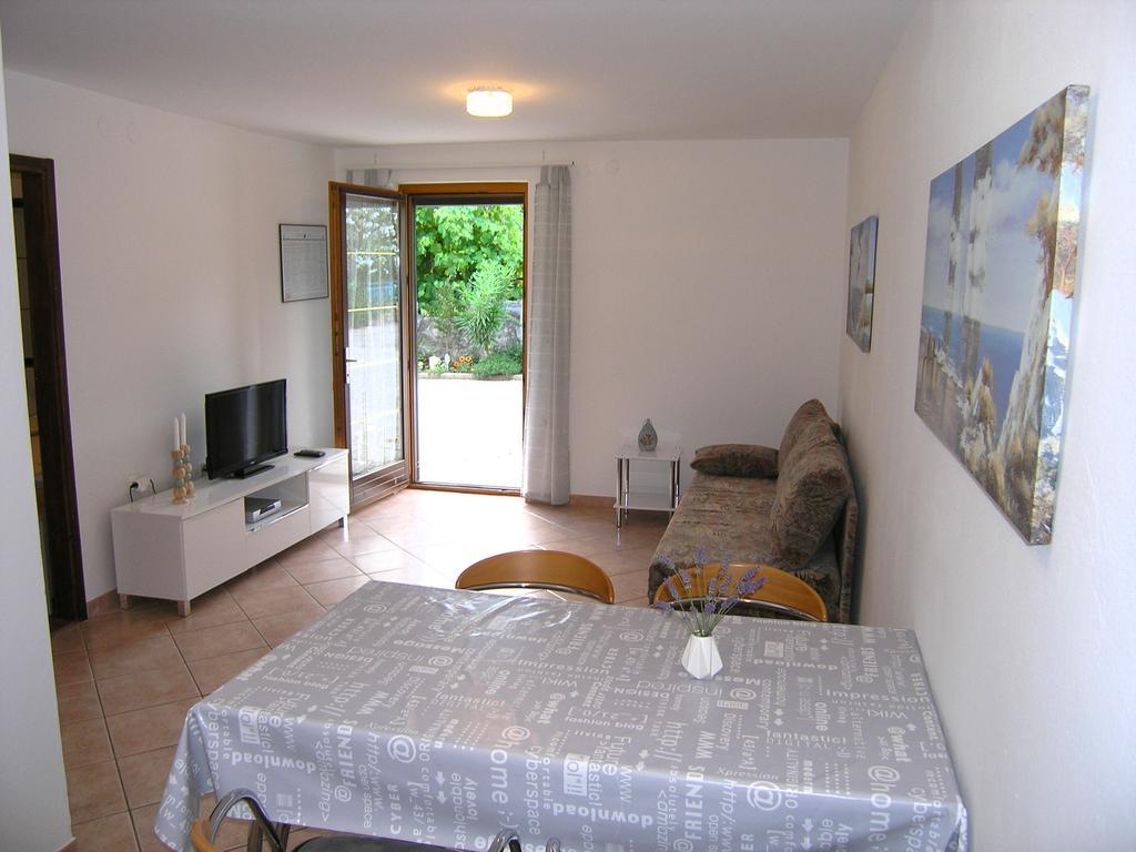 Apartmani Dolencic Krk Town Exterior foto