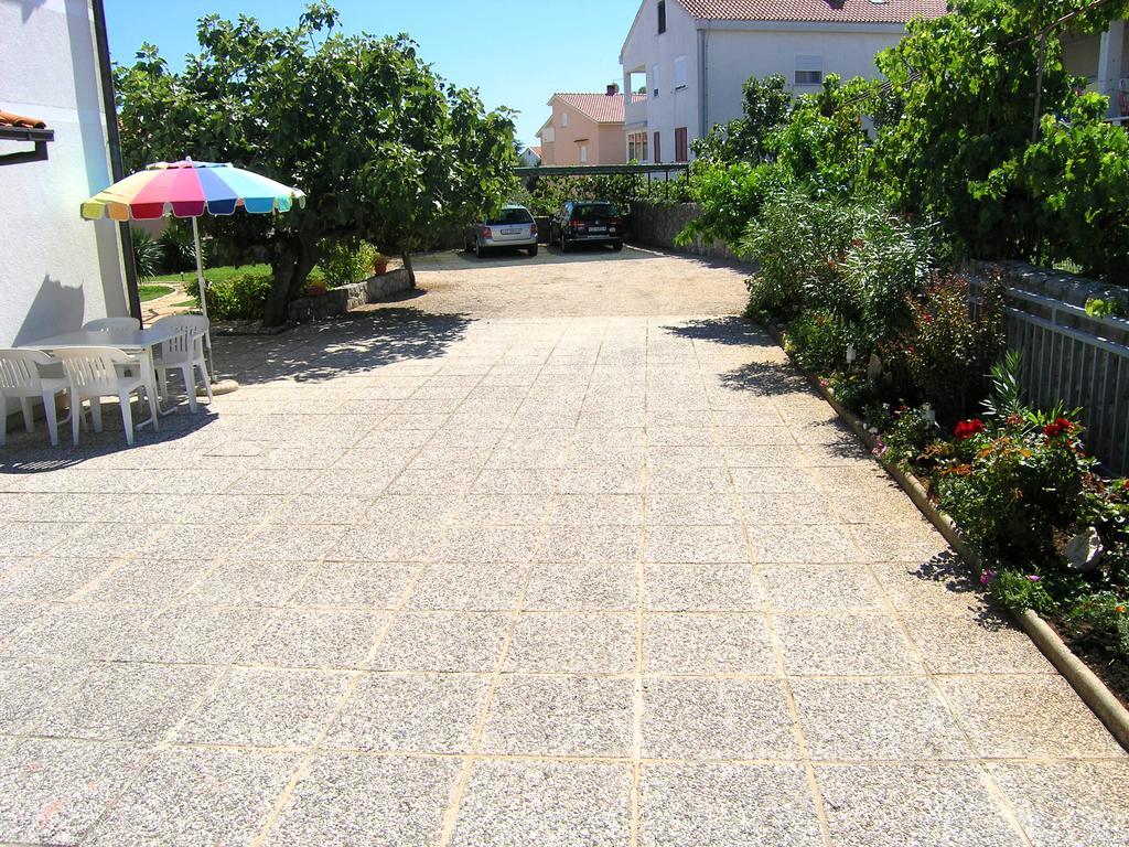 Apartmani Dolencic Krk Town Exterior foto