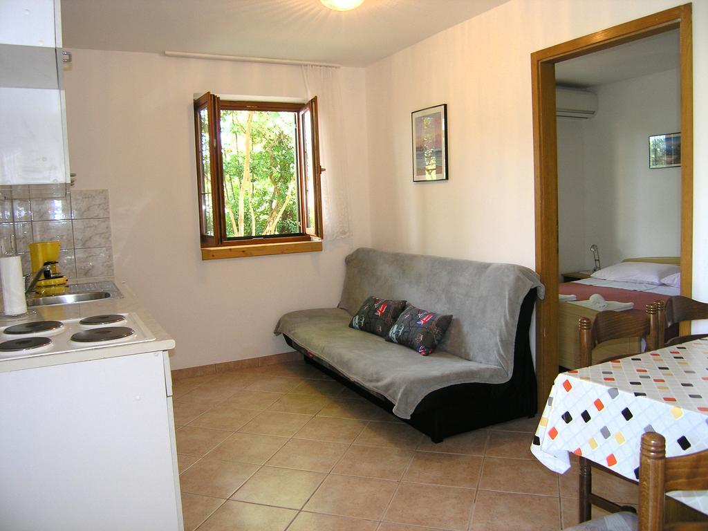 Apartmani Dolencic Krk Town Exterior foto