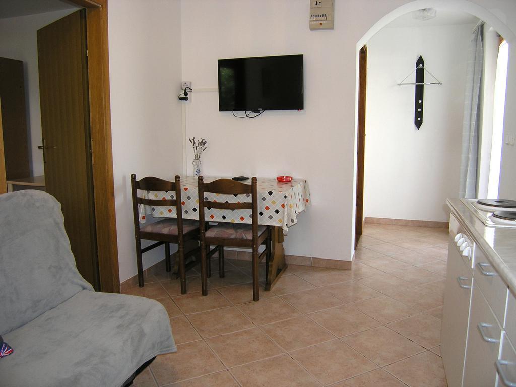 Apartmani Dolencic Krk Town Exterior foto