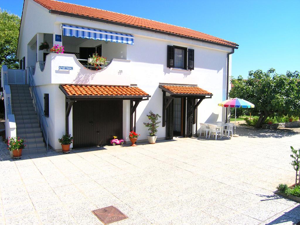 Apartmani Dolencic Krk Town Exterior foto