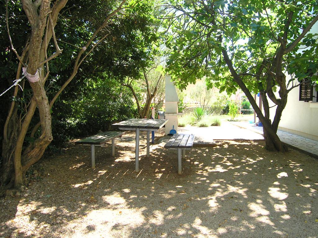 Apartmani Dolencic Krk Town Exterior foto
