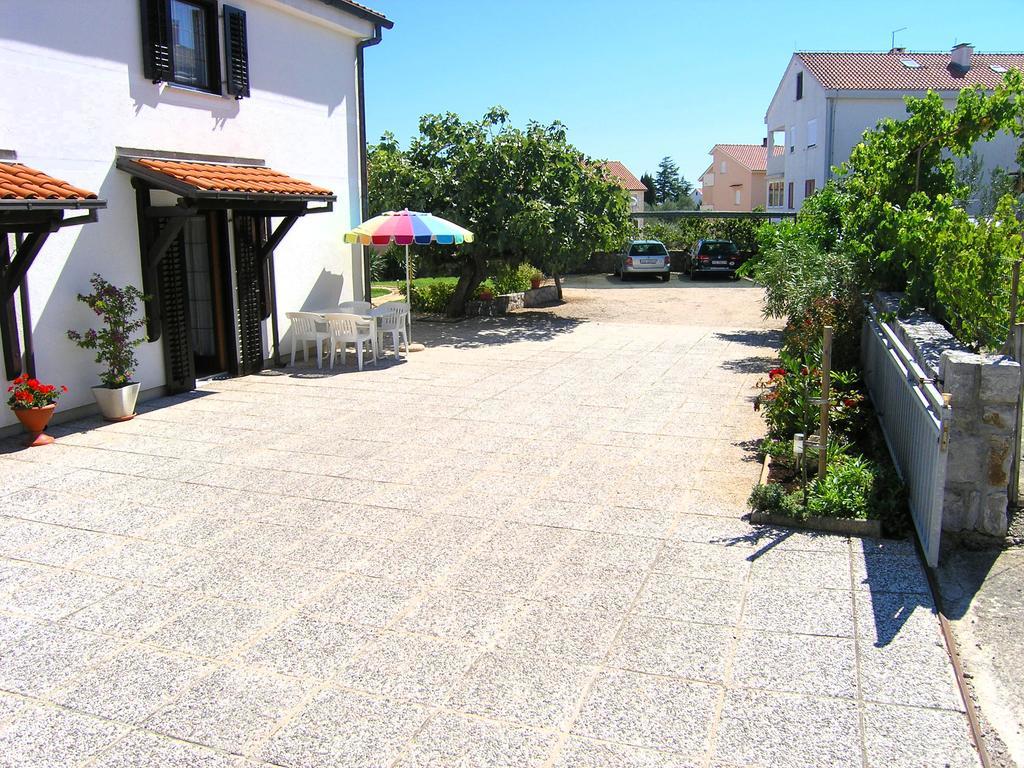 Apartmani Dolencic Krk Town Exterior foto