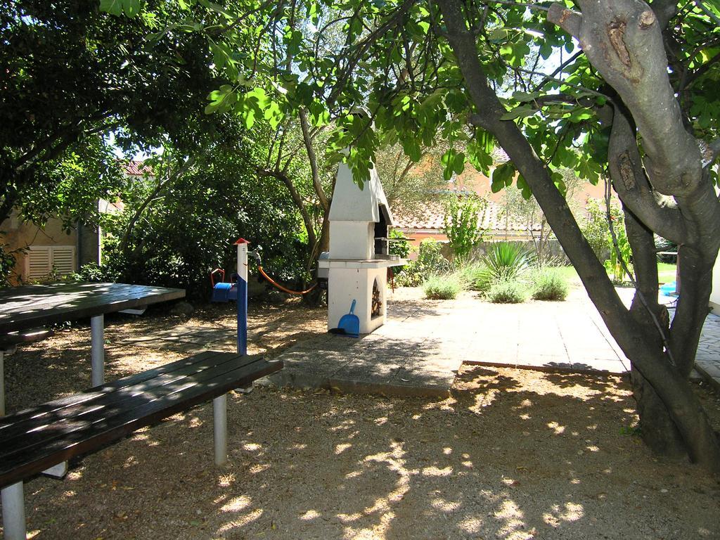 Apartmani Dolencic Krk Town Exterior foto