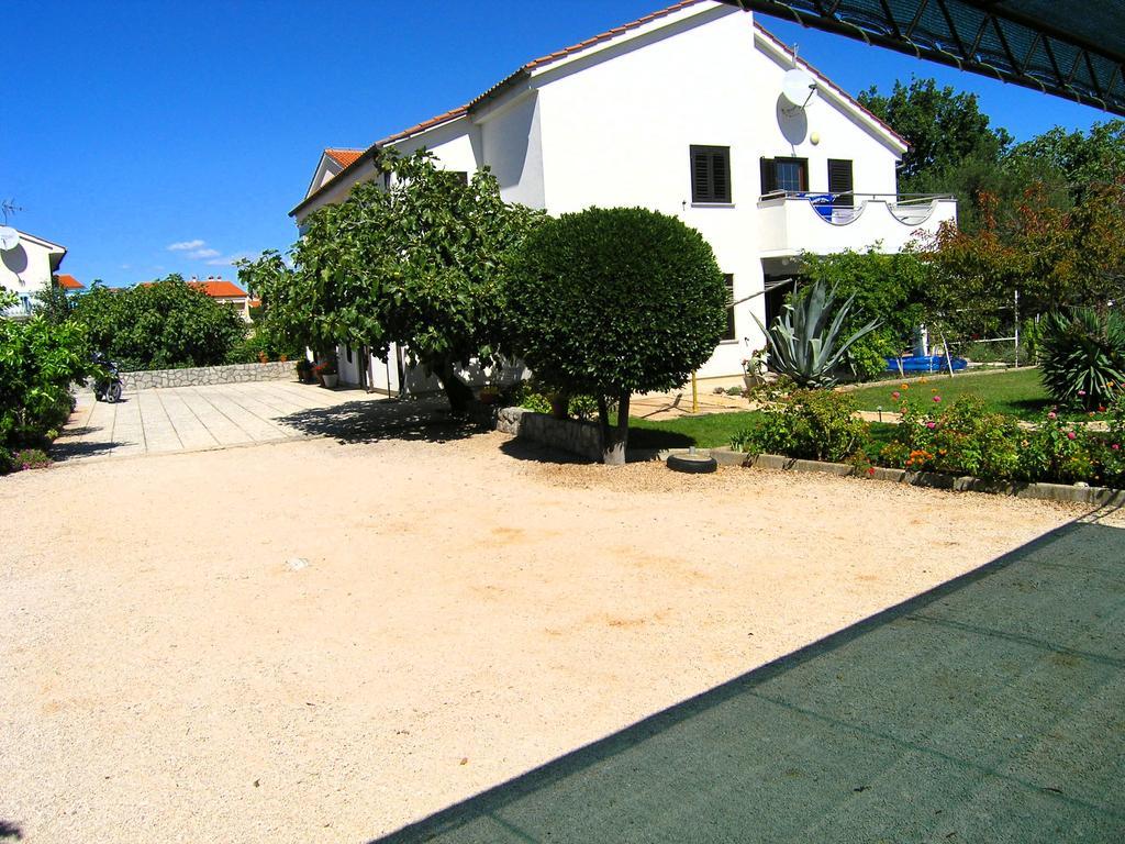 Apartmani Dolencic Krk Town Exterior foto